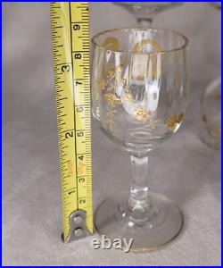 11 verres a liqueur XIX guirlandes dores saint louis caves