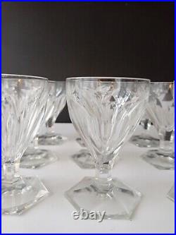 12 Verres en cristal de baccarat Saint Louis A Pans Coupés 12 Verres en cristal de baccarat Saint Louis A Pans Coupés