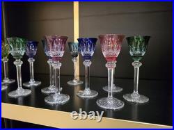 12 verres à liqueur Saint-Louis modèle Tommy en cristal de couleur