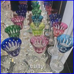12 verres à liqueur Saint-Louis modèle Tommy en cristal de couleur