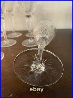 12 verres à vin modèle taillé en cristal de Saint Louis (prix à la pièce)
