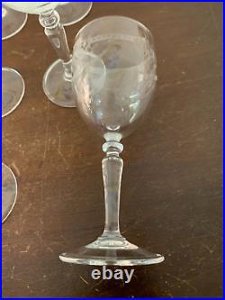 12 verres vin gravé en cristal de Saint Louis (prix à la pièce)