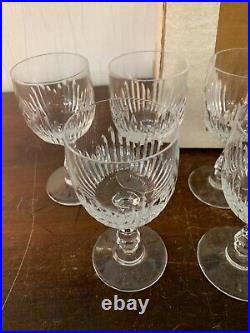17 verres à vin rouge modèle Liane en cristal de Saint Louis (prix à la pièce) 17 verres à vin rouge modèle Liane en cristal de Saint Louis (prix à la pièce)