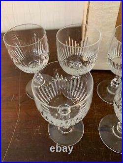 17 verres à vin rouge modèle Liane en cristal de Saint Louis (prix à la pièce) 17 verres à vin rouge modèle Liane en cristal de Saint Louis (prix à la pièce)