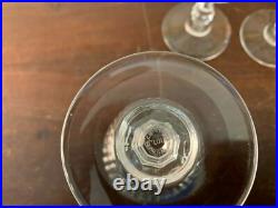 17 verres à vin rouge modèle Liane en cristal de Saint Louis (prix à la pièce) 17 verres à vin rouge modèle Liane en cristal de Saint Louis (prix à la pièce)