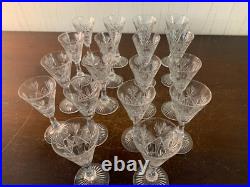 18 verres à liqueur modèle taillé épi cristal de Saint Louis (prix à la pièce)