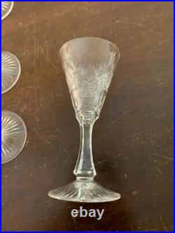 18 verres à liqueur modèle taillé épi cristal de Saint Louis (prix à la pièce)