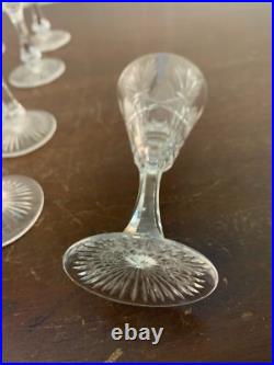 18 verres à liqueur modèle taillé épi cristal de Saint Louis (prix à la pièce)