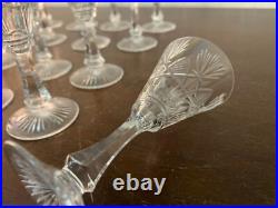 18 verres à liqueur modèle taillé épi cristal de Saint Louis (prix à la pièce)