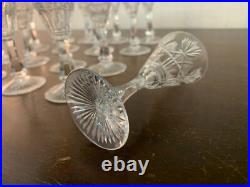 18 verres à liqueur modèle taillé épi cristal de Saint Louis (prix à la pièce)