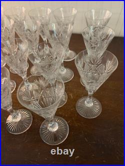 18 verres à vin blanc modèle taillé épi cristal de Saint Louis (prix à la pièce)