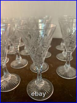 18 verres à vin blanc modèle taillé épi cristal de Saint Louis (prix à la pièce)