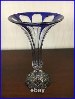 1 vase doublé bleu en cristal de Saint Louis
