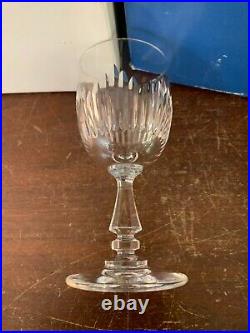 30 verres à vin blanc modèle Liane en cristal de Saint Louis (prix à la pièce) 30 verres à vin blanc modèle Liane en cristal de Saint Louis (prix à la pièce)