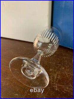 30 verres à vin blanc modèle Liane en cristal de Saint Louis (prix à la pièce) 30 verres à vin blanc modèle Liane en cristal de Saint Louis (prix à la pièce)