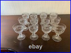 30 verres à vin rouge modèle Trianon en cristal de Saint Louis (prix à la pièce) 30 verres à vin rouge modèle Trianon en cristal de Saint Louis (prix à la pièce)