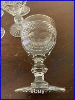 30 verres à vin rouge modèle Trianon en cristal de Saint Louis (prix à la pièce) 30 verres à vin rouge modèle Trianon en cristal de Saint Louis (prix à la pièce)