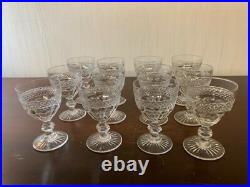 32 verres à vin rouge modèle Trianon en cristal de Saint Louis (prix à la pièce) 32 verres à vin rouge modèle Trianon en cristal de Saint Louis (prix à la pièce)