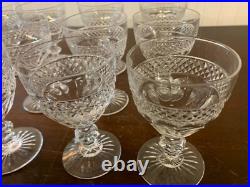 32 verres à vin rouge modèle Trianon en cristal de Saint Louis (prix à la pièce) 32 verres à vin rouge modèle Trianon en cristal de Saint Louis (prix à la pièce)