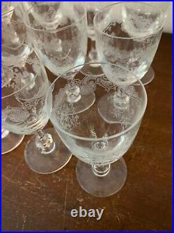 41 verres à vin rouge modèle Cléo en cristal de Saint Louis (prix à la pièce)