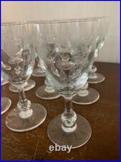 41 verres à vin rouge modèle Cléo en cristal de Saint Louis (prix à la pièce)