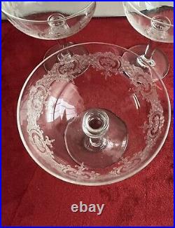 5 Coupes À Champagne En Cristal Grave St Louis Baccarat 5 Coupes À Champagne En Cristal Grave St Louis Baccarat