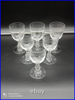 6 verres à Vin en Cristal de Baccarat / Saint Louis modèle gravé, H 13,2 cm
