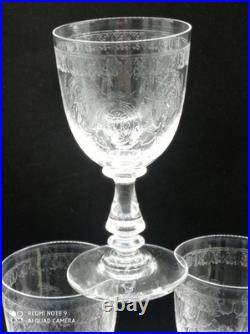 6 verres à Vin en Cristal de Baccarat / Saint Louis modèle gravé, H 13,2 cm