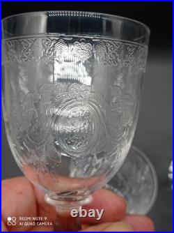 6 verres à Vin en Cristal de Baccarat / Saint Louis modèle gravé, H 13,2 cm