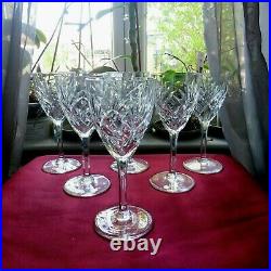 verre à vin en cristal de saint louis tommy de couleur rouge signé H 16,5 cm L 1 