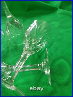 6 verres en cristal de Saint Louis modèle Chantilly H 14 cm 6 verres en cristal de Saint Louis modèle Chantilly H 14 cm