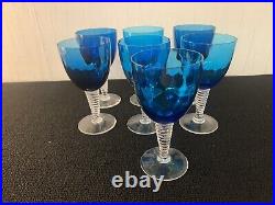 7 verres à vin bleu modèle grand lieu cristal de Saint Louis (prix à la pièce)