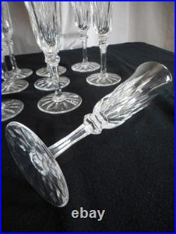 9 flutes à champagne en cristal St Louis signé modèle Provence H 20,5 cm
