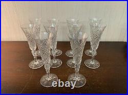 9 flûtes à champagne modèle taillé en cristal de Saint Louis (prix à la pièce) 9 flûtes à champagne modèle taillé en cristal de Saint Louis (prix à la pièce)