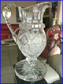Ancienne Carafe à eau en cristal taillé, sur pied, bel objet-Baccarat ou st Louis