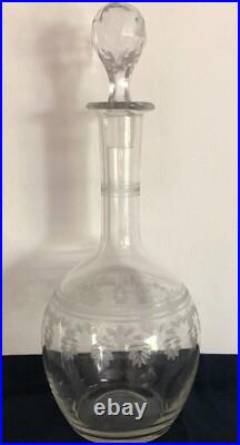 Ancienne carafe en cristal gravé Baccarat St Louis