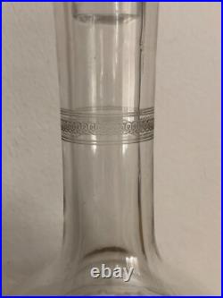 Ancienne carafe en cristal gravé Baccarat St Louis