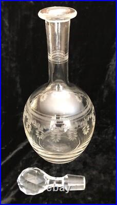 Ancienne carafe en cristal gravé Baccarat St Louis