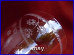 BACCARAT, St LOUIS, SERIE DE 6 VERRES A VIN EN CRISTAL GRAVE, DEBUT XXème