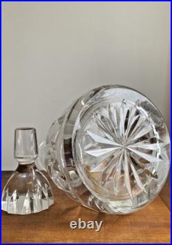 Carafe à liqueur en cristal Saint-Louis Élégance intemporelle du savoir-faire Carafe à liqueur en cristal Saint-Louis Élégance intemporelle du savoir-faire