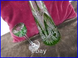 Carafe cristal taillé verte, H 26cm et 1 verre à liqueur cachet St Louis