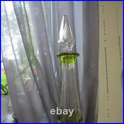 Carafe en cristal taillé de saint louis de couleur chartreuse modèle Massenet