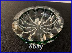 Cendrier overlay vert en cristal de Saint Louis Cendrier overlay vert en cristal de Saint Louis