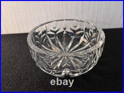 Coupe centre de table / saladier taillé en cristal de Saint Louis Coupe centre de table / saladier taillé en cristal de Saint Louis