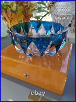 Cristal Saint-Louis France très grande coupe bleu en cristal en parfait état Cristal Saint-Louis France très grande coupe bleu en cristal en parfait état