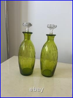 Deux Carafe A Liqueur En Cristal Gravé Saint Louis
