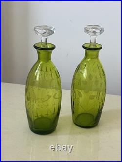 Deux Carafe A Liqueur En Cristal Gravé Saint Louis