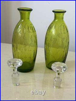 Deux Carafe A Liqueur En Cristal Gravé Saint Louis