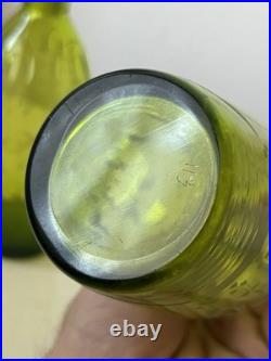 Deux Carafe A Liqueur En Cristal Gravé Saint Louis