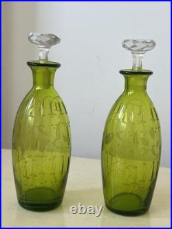 Deux Carafe A Liqueur En Cristal Gravé Saint Louis